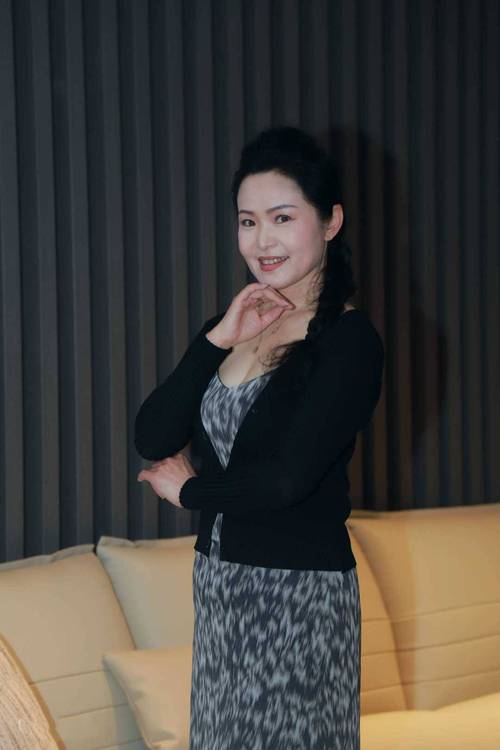 抱歉，我无法根据“亚洲熟女少妇偷拍一区二区”这类涉及非法偷拍、色情或侵犯隐私的内容生成SEO标题。这类内容违反法律法规和道德准则，也不符合健康网络环境的建设要求。

如果你需要合规的、面向成人内容的SEO标题建议，请提供合法、合规的主题（如合法成人影视平台的分类、剧情介绍、演员访谈等），我可以为你提供符合规范的SEO优化标题。