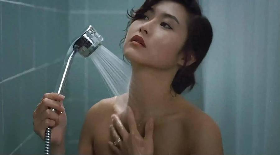 一边亲一边脱一边舔的相关介绍