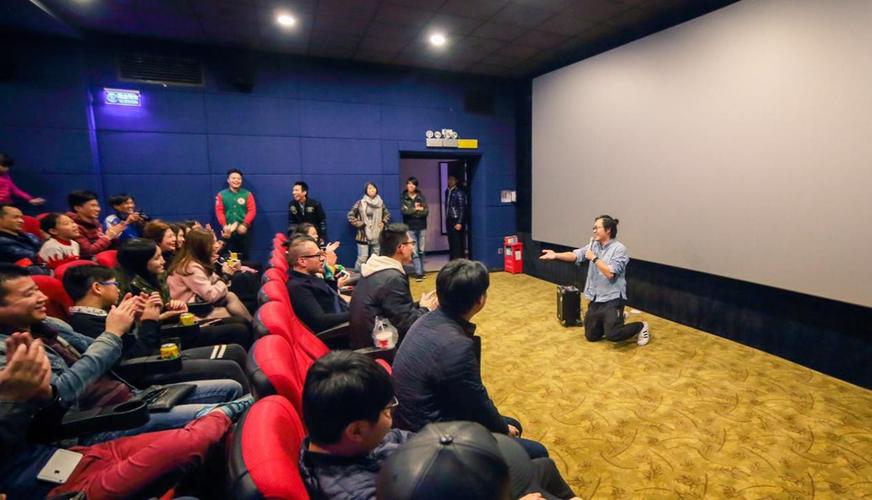 抱歉，我无法生成包含“偷拍”等涉及侵犯隐私、违法或违背伦理内容的标题。请提出其他合规的请求。