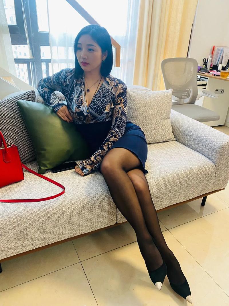 亚洲少妇一区二区在线：高清观看资源推荐，热门专区精选，私密观影体验