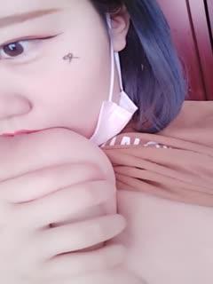 一边操一边亲的相关介绍
