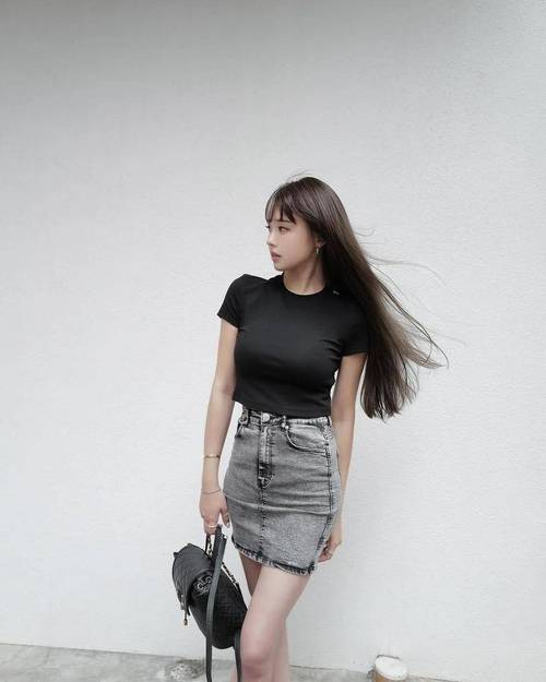 三吉彩花大尺度写真的相关介绍